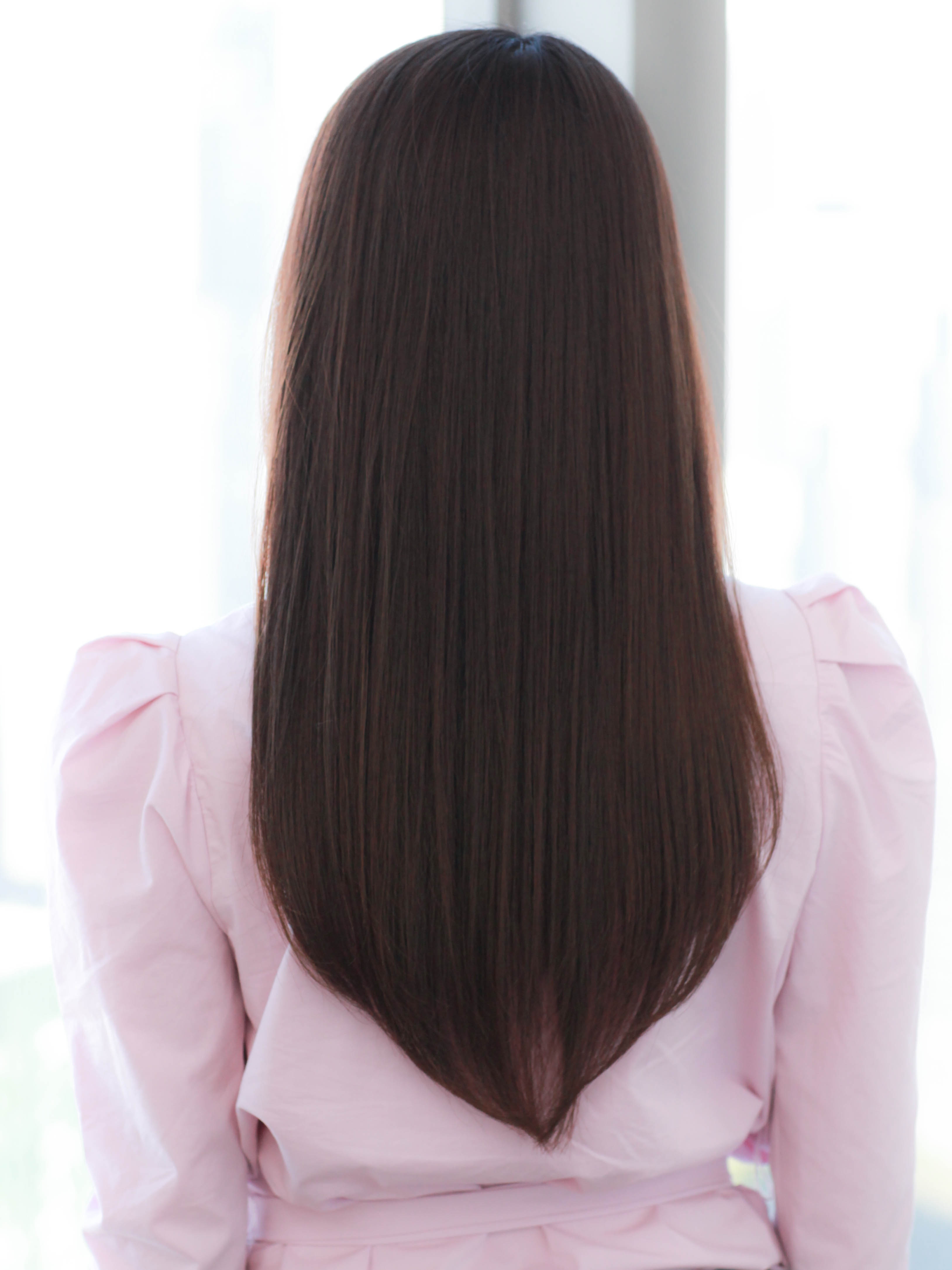 前髪ありの韓国風ストレートロングヘア